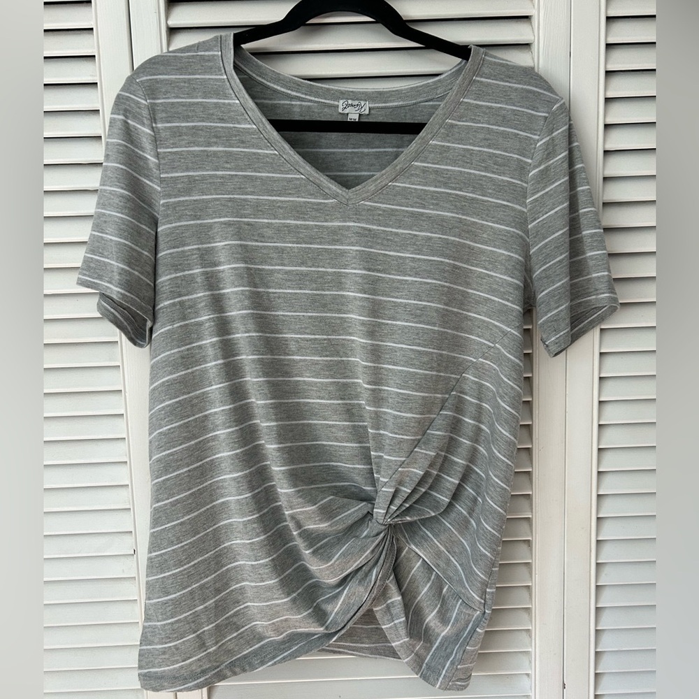 Kismet Gray Tie Front Short Sleeve Tee